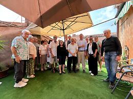 Pranzo solidale a Dorsoduro: l’assessore Venturini incontra gli anziani nell’orto sociale di DD-Social