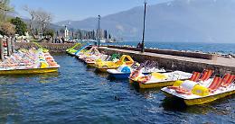 40enne indiano cade dal pedalò e annega nel lago di Garda: il corpo recuperato a Peschiera