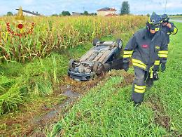 Incidente stradale a Campagna Lupia, auto finisce nel fossato: conducente ferito e soccorso dai vigili del fuoco