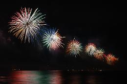 Beach on Fire 2025: una serata di spettacolo e fuochi d'artificio a Cavallino-Treporti, prima dell'interruzione per il nubifragio