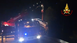 Auto sfonda il guardrail e precipita a Nevegal: salvo per miracolo il conducente