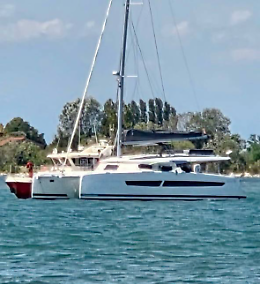 Tragedia in laguna: catamarano alla deriva a Lio Grande, morto lo skipper