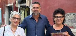 Chiudono due storiche attività a Venezia: il Comune le premia