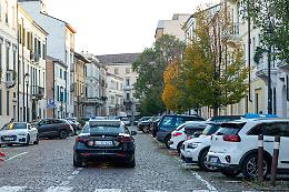 Fermata in via Belzoni con uno scatolone di vestiti rubati, denunciata una 33enne pregiudicata