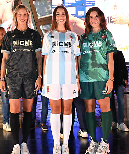 Treviso FBC, presentate le nuove maglie: più di 500 tifosi in festa sotto la Loggia dei Cavalieri