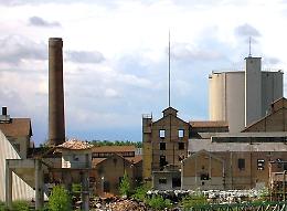 Bottrighe, il camino abbattuto: memoria tradita per una centrale mai accesa