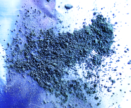 Trovate tracce di blu indaco su strumenti di 34.000 anni fa: la tintura vegetale più antica mai scoperta