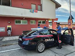 Rapina al bancomat con spray urticante: arrestato 41enne in fuga a Resana