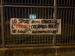 Blitz ambientalista allo stadio di Este contro gli Altoatesini: "lo sport non cancella l'odore"