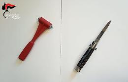 Trovato con coltello e martello frangivetro: 18enne denunciato a Tombolo