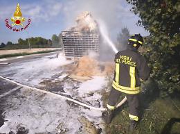 Incendio a Villanova del Ghebbo: autorimessa in fiamme, Vigili del Fuoco in azione