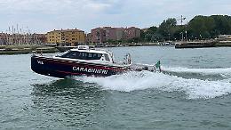 Si finge Carabiniere e prova a rapinare un anziano: una volta scoperto lo riempie di calci e pugni e si da alla fuga