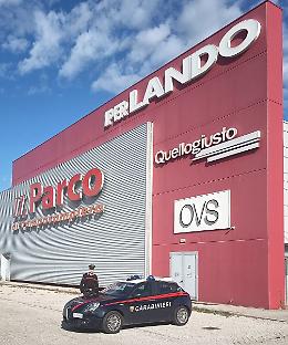 Furto nella notte al centro commerciale di Camposampiero, i Carabinieri indagano