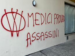 Vicenza, scritte No Vax sulla sede vaccinale: dura condanna del Comune