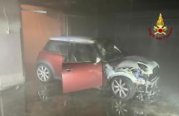Auto in fiamme a Romano d’Ezzelino, donna salva per un soffio