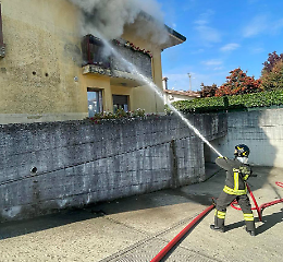 Incendio a Ponzano Veneto: evacuati 40 residenti, 12 appartamenti inagibili