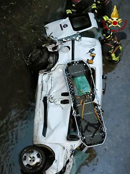 Recoaro, auto precipita dal ponte nel torrente Agno: morto il conducente