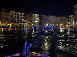 Controlli straordinari dei Carabinieri a Venezia tra canali e centro storico: sanzioni, sequestri e denunce per abusivi e "pirati"