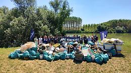 Il futuro galleggia nella plastica: come fermare la marea invisibile
