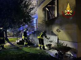 Incendio nella notte a Sommacampagna: due famiglie evacuate, nessun ferito ma casa inagibile