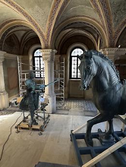 Storica "discesa" del Gattamelata: a Padova inizia il restauro dei bronzi di Donatello