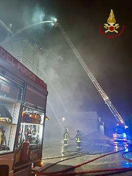 Conselve, incendio al Consorzio Agrario: fiamme in un silos di soia