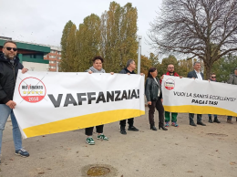 “Basta con il ‘paga e tasi’”: il Movimento 5 Stelle in piazza a Rovigo per difendere la sanità pubblica