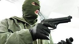 Banditi armati e incappucciati assaltano un’abitazione nel Rodigino