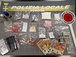 Fermato a Verona con un arsenale di droghe sintetiche, tra cui la pericolosa “Blue Punisher”