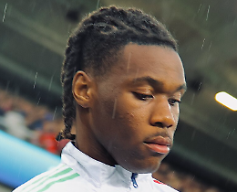 Il calciatore veronese Destiny Udogie minacciato con una pistola a Londra 