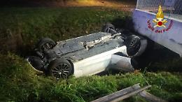 Bolzano Vicentino, auto finisce nel fossato: paura per un uomo salvato dai Vigili del Fuoco