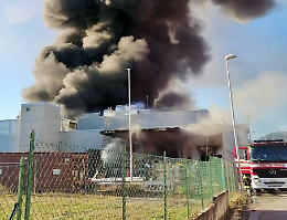 Paura a Thiene: incendio nel negozio di giocattoli “Munari Magazzini”