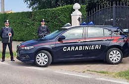 Casalserugo, fermati dai Carabinieri con coltello e strumenti da scasso: due denunciati