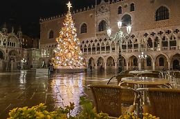 “Venezia. It’s Christmas Time”: luci, mercatini e magia in città e nelle isole