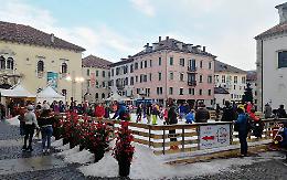 Piazza dei Martiri si prepara al Natale con modifiche al traffico e alla sosta fino a gennaio