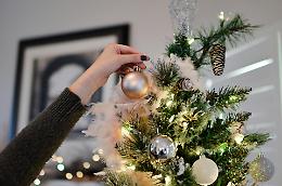 Cinque modi per fare l’albero di Natale: tra sostenibilità, creatività e risparmio