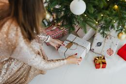 Cinque idee regalo per un Natale perfetto: dalle esperienze ai classici intramontabili