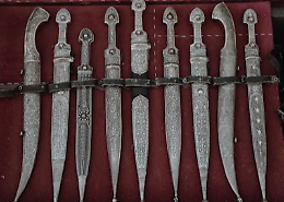 Vittorio Veneto, armi bianche forgiate in casa e vendute online: smantellata la “fucina” clandestina di padre e figlio