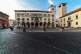 “Mai più donne a terra, mai più violenza”: in piazza Duomo a Belluno sindacati uniti contro gli abusi