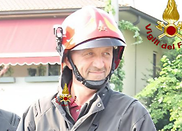 Arzignano piange per i funerali di Luca Casarotto, capo reparto dei Vigili del Fuoco