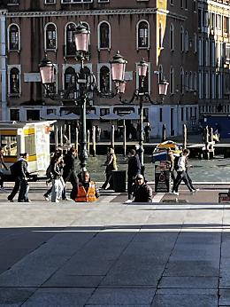 Tentativo di truffa a Venezia: una turista americana racconta sui social la sua disavventura nella città lagunare