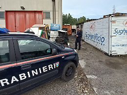 I Carabinieri Forestali di Rovigo sanzionano un cittadino per abbandono di un veicolo fuori uso nel cortile di casa