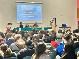 Contro la violenza di genere, Adria mette in rete scuole, esperti e comunità