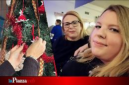 A Porto Viro i ragazzi della Comunità “Impatto” addobbano l’albero del Comune