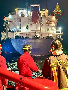 Allarme per principio d'incendio nella stiva di una nave mercantile a tre miglia da Malamocco
