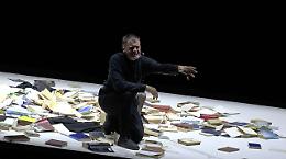 Stefano Massini porta in scena “Main Kampf”: un’indagine teatrale sul potere distruttivo delle parole