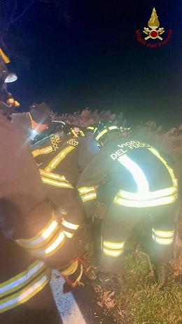 San Stino di Livenza, auto si schianta contro un platano: deceduta una 56enne