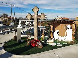 Torna a splendere la croce dell'antica chiesa di Loreggiola