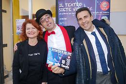 Risate e magia a Stienta: pubblico in visibilio per &ldquo;Il mago e la valigia&rdquo;