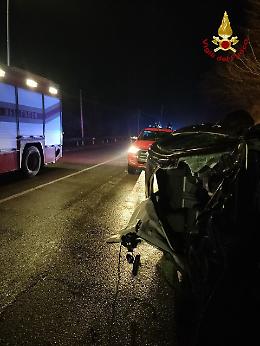 Incidente a Setteville: auto esce di strada, conducente liberato dai Vigili del Fuoco
